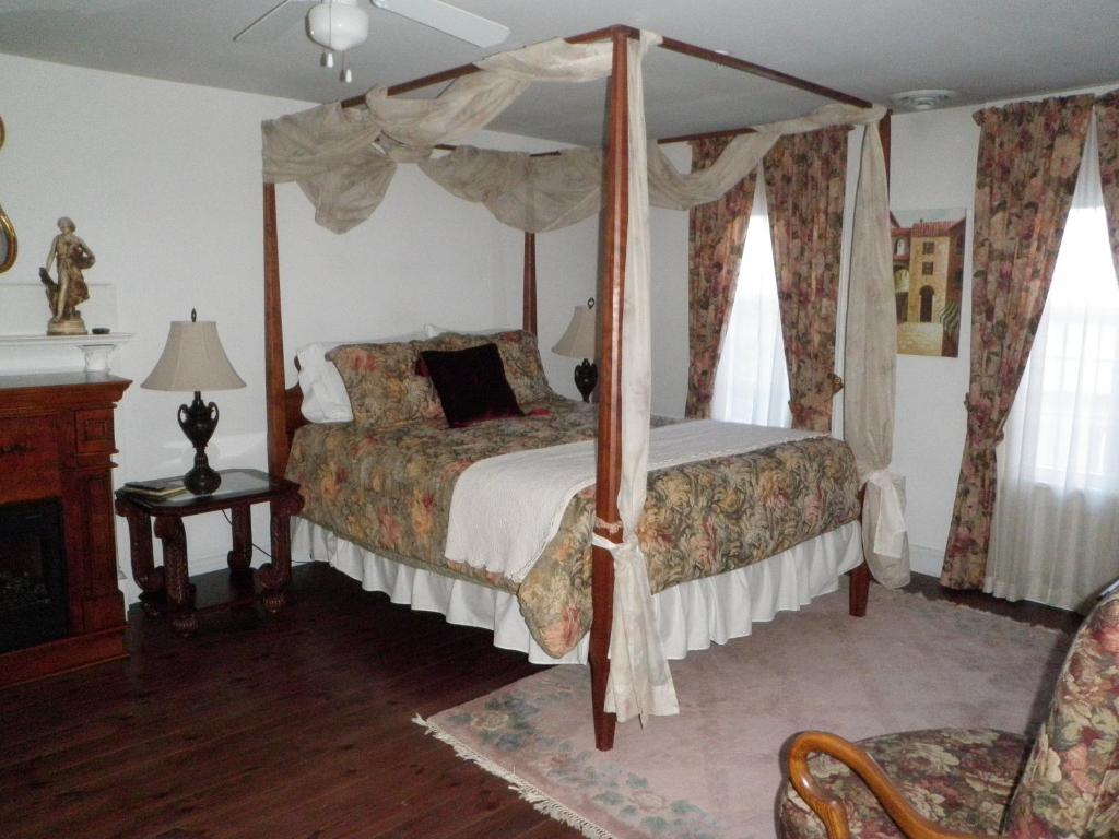 The Tilton Inn Room photo